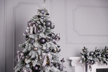 Christmas tree with black and silver balls