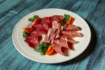 Appetizer plate with pepperoni prosciutto and bacon