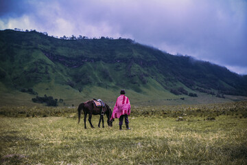 Fototapeta na wymiar horse herders in the Bromo