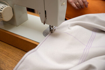 By sewing the case. Diy. A sewing machine. Restoration of soft furniture.