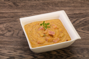 Peas cream soup with smoked ribs
