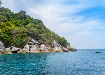 Obraz premium Near the rocky island in the Andaman sea in Thailand