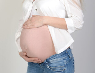 babybauch werdende mutter mama geburt baby