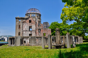 広島県の原爆ドーム