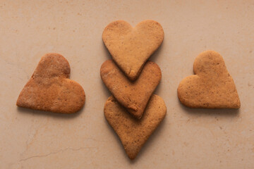 Obraz premium Heart shaped brown homemade gingerbread cookie