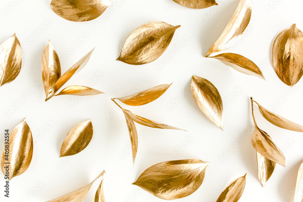 Wall mural pattern, texture with gold leaves isolated on white background. flat lay, top view