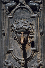 Trinkwasserbrunnen in einer Stadt in der Bretagne
