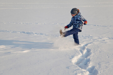 Fototapeta na wymiar a boy playing in fresh snow