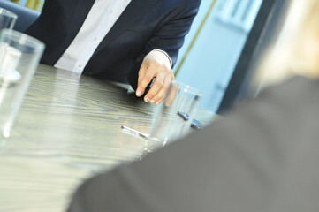 body language and gestures in management