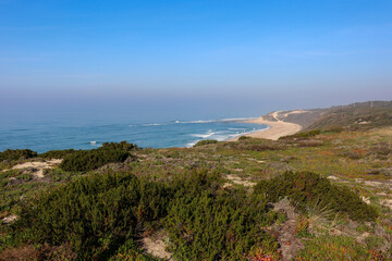 Fototapeta premium Coastal view to the horizon over the ocean and sandy beach