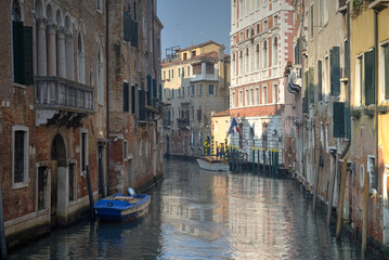 Fototapeta na wymiar Rinconcito de un canal de Venezia, Venice, Venecia