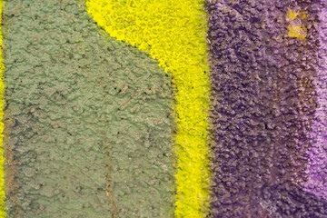 Wand und Bürgersteig mit Farben