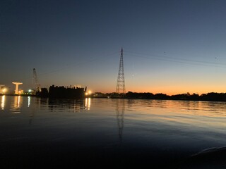 Fototapeta premium Hermoso paisaje, el amanecer salida del sol desde el rio Amazonas, Iquitos - Perú