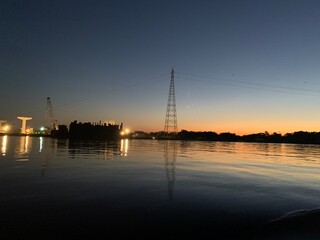 Hermoso paisaje, el amanecer salida del sol desde el rio Amazonas, Iquitos - Perú