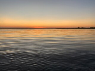 Hermoso paisaje, el amanecer salida del sol desde el rio Amazonas, Iquitos - Perú