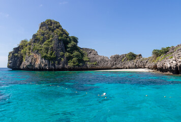 Obraz premium Lagon et plage à Koh Haa, Thaïlande