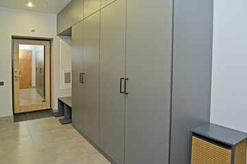 Large dressing room in the corridor with mirrored entrance door