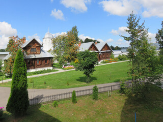 Fototapeta na wymiar Privacy and beauty. The City Of Suzdal. Quiet streets of picturesque Russian cities. Preserved ancient buildings.