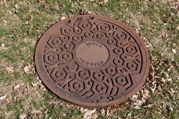 Decorative manhole cover with the inscription 