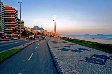 Ciclovia e calçadão na Barra da Tijuca. Rio de Janeiro