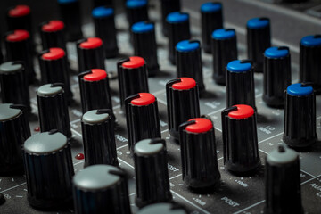 Macro de botones de una mesa de mezclas para conciertos