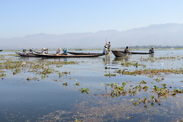 Boote und H&auml;user auf dem Inle Lake, Myanmar