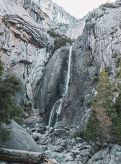 Fototapeta na wymiar waterfall in yosemite