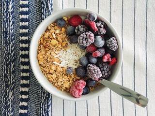 muesli with berries