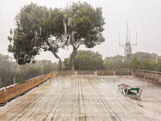 Rainy roof terrace with sun lounger in the hostel Mallorca.