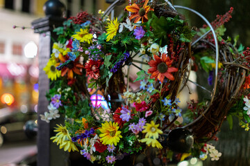 Small reef of vines and flowers with real and artificial carnations