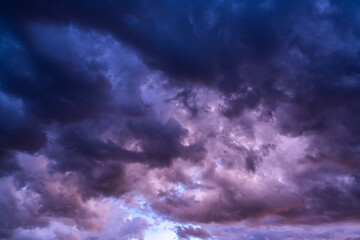 Fototapeta na wymiar Dark clouds in the sky before thunderstorm.