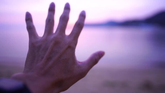 手を伸ばす-Bilder: Stock-Fotos & -Videos. | Adobe Stock