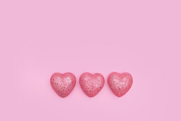 Obraz premium Pink hearts on pink background. Love concept. Valentines day background.