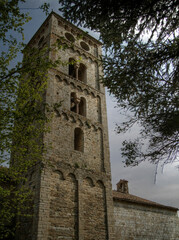 Fototapeta na wymiar Clocher de l'église Sainte Cécile à Molló, Espagne
