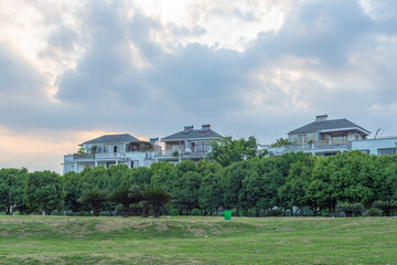 Fototapeta na wymiar modern residential area next to the park