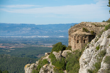 Fototapeta premium Paisaje mediterráneo en el Penedés. paseo hasta el Montmell.