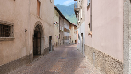 Fototapeta na wymiar Il centro storico del borgo di Storo in provincia di Trento, Trentino Alto Adige, Italia.