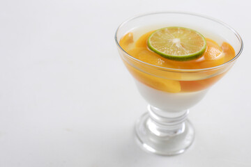 lime pudding with lime slice side view
