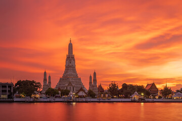 Fototapeta na wymiar Wat Arun Ratchawararam (Temple of Dawn) and five pagodas during twilight, famous tourist destination in Bangkok, Thailand