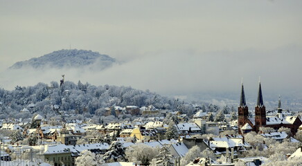 Blick auf das verschneite Freiburg