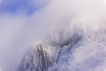 Winter climbing and scenery at Gongen Giboshi