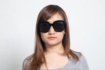 Fototapeta premium Portrait of a beautiful young asian girl in sunglasses.