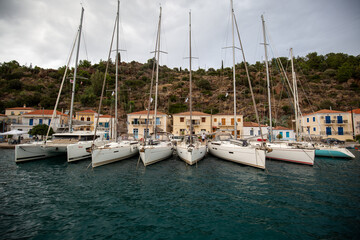 Fototapeta na wymiar boats in the harbor of Poros, Greece