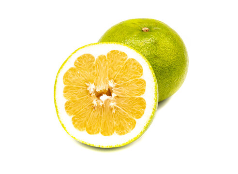 Oroblanco citrus maxima, isoliert auf wei&szlig;en Hintergrund