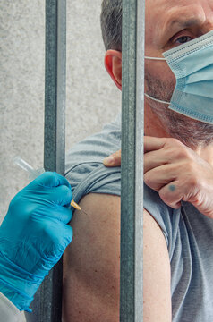 Male prisoner gets covid vaccine through jail bars