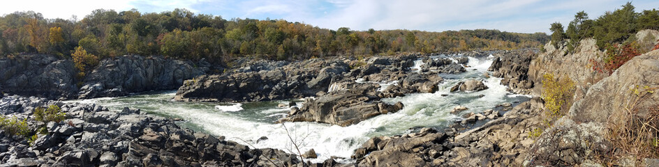 Beautiful shot of the Potomac River, United States of America - obrazy, fototapety, plakaty