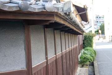 日本の古い家の築地塀