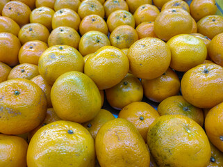 A pile of oranges