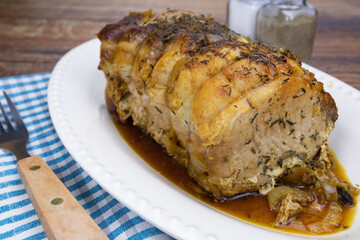 rôti de porc cuit dans un plat