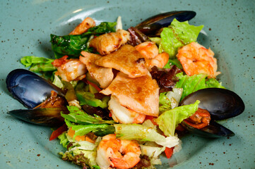 salad with oysters, shrimps and vegetables